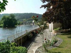 Au bord de la Vézère - FR-1-824-6